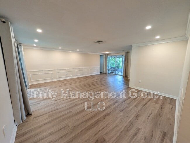 Foto del edificio - 8605 Wagon Wheel Ln