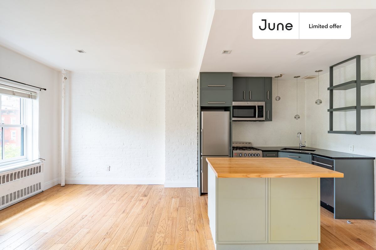 Primary Photo - 491 W 22nd St