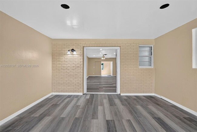 Foto del edificio - 4351 NW 25th St