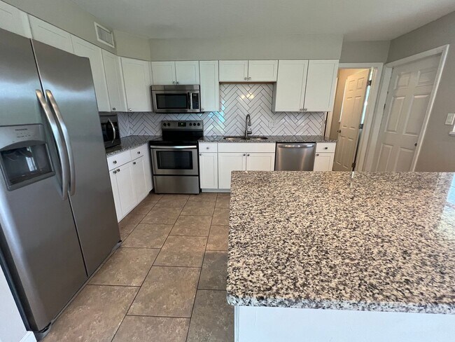 Building Photo - $1,895 ** AVAIL 6/7/25 ** 3 Bed / 2 Bath S...
