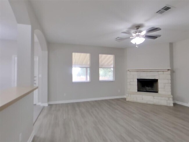 Building Photo - 312 Nogales Ln