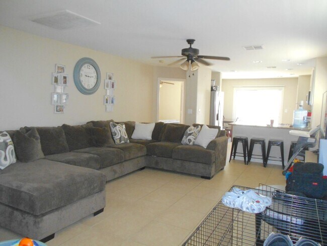 Foto del edificio - Amazing 4 Bedroom Home in A Prime Location!