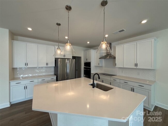 Building Photo - 6032 Mariemont Cir