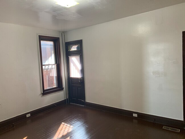 Foto del edificio - 1-2 Bedroom, 1st Floor, Yard, Laundry Option, West York SD