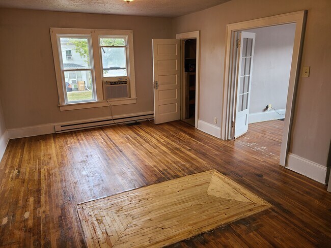 Dining room - 1301 Court St