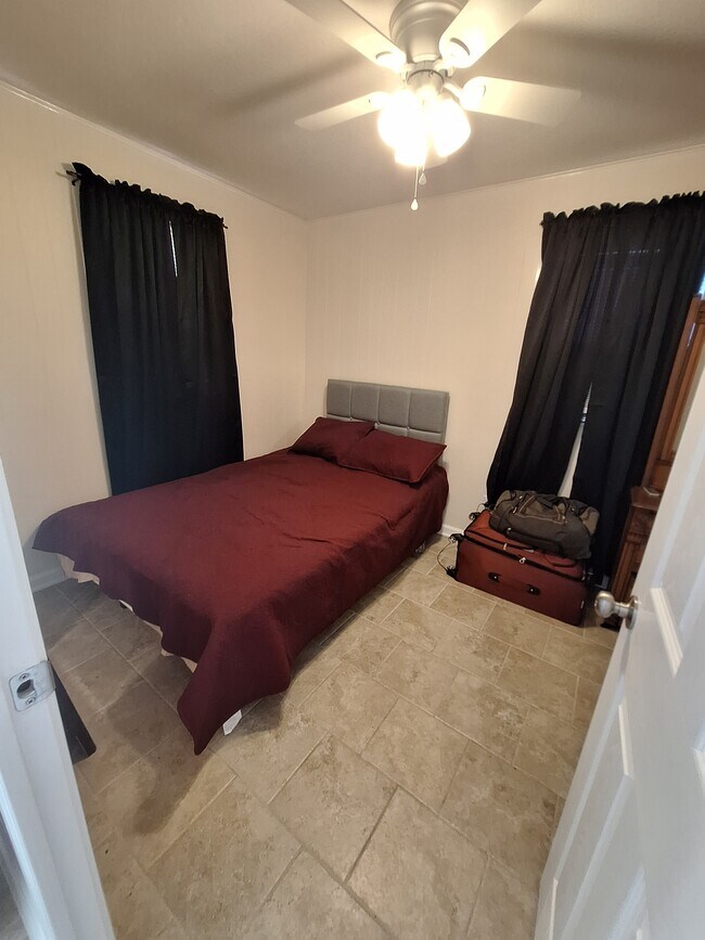 Foto del edificio - 321 W 5th St