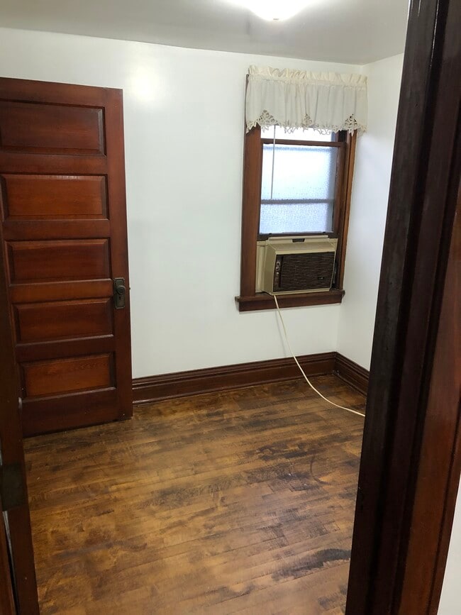 Building Photo - 412 W Ridge St