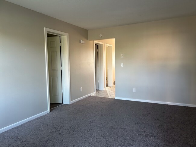 Building Photo - 313 Emily Ln