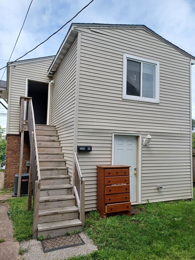 2240 White Oak Ave Unit 2240 White Oak Avenue B (Rear House), Whiting