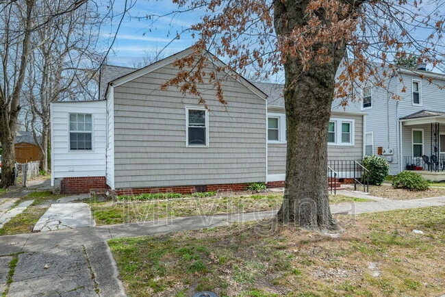 Building Photo - 1915 Lansing Ave