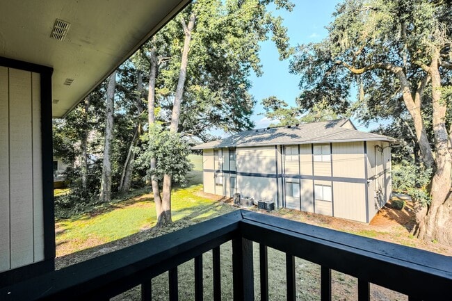 Foto del edificio - Renovated 2 bed/ 1 bath!