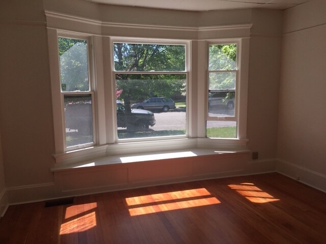 Front Window - 1802 W Washington St