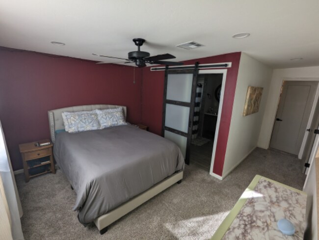 Foto del edificio - 4065 E Flower St