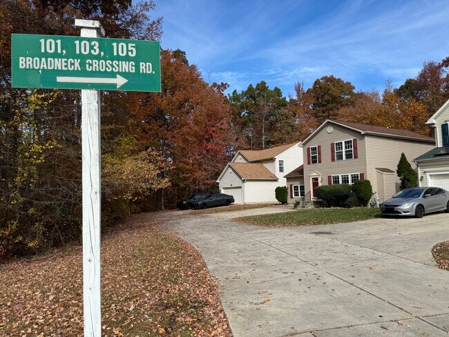 Photo - 103 Broadneck Crossing Rd House