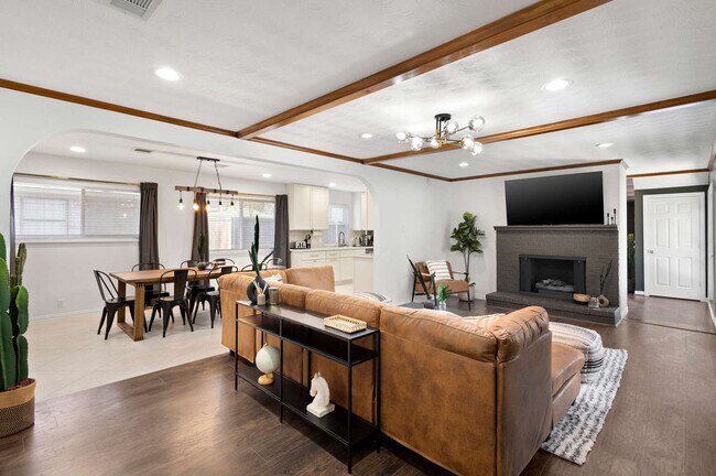 Foto del edificio - 1308 Glen Cove Dr