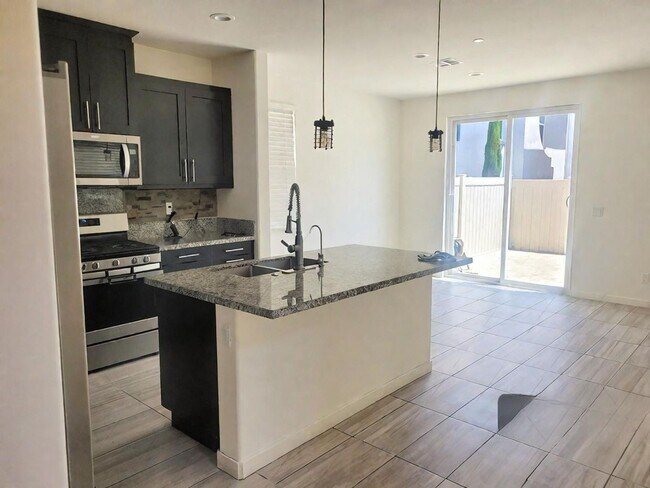 Building Photo - -Beautiful Upgraded 4 Bedroom Home With Solar