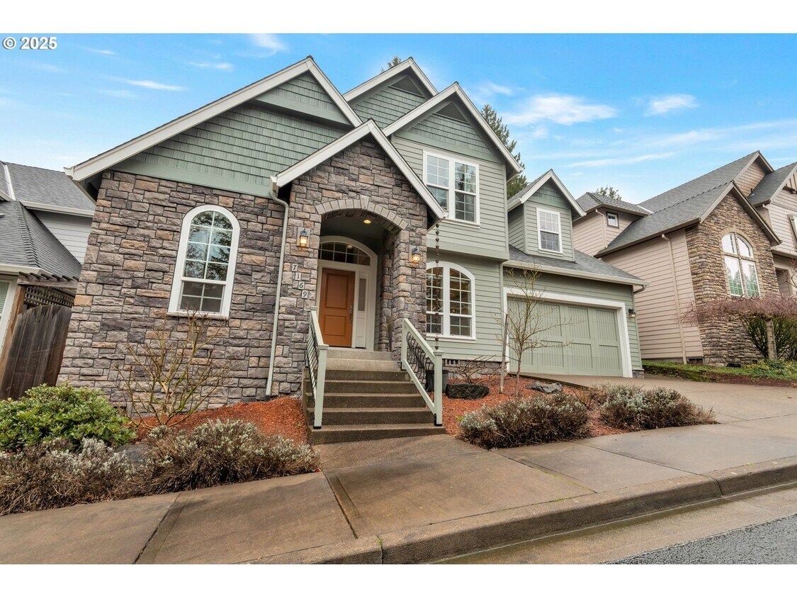 Foto principal - Gorgeous Executive Style Home in Southwest...