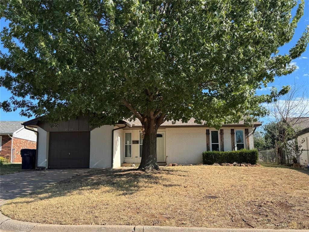 Foto principal - 13908 Jeffrey Dr