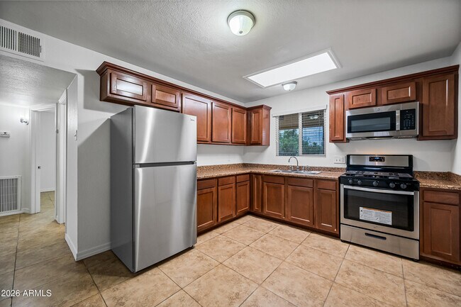 Building Photo - 4115 N 18th Dr