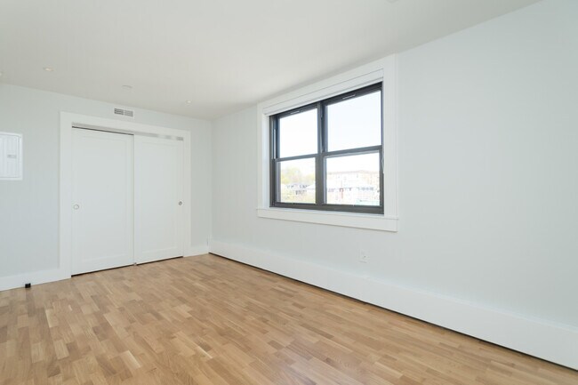 Foto del edificio - 1390 Columbia Rd