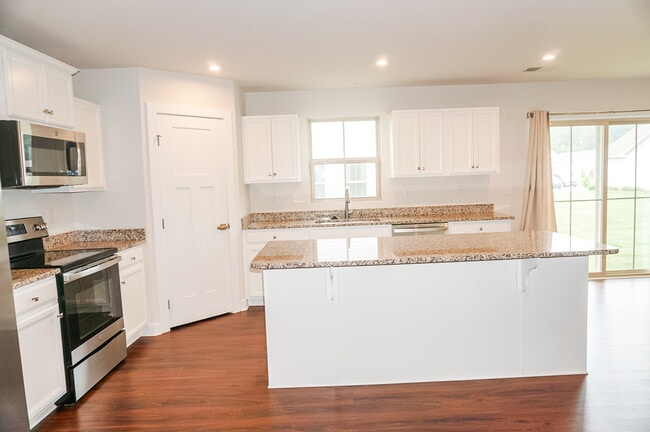 Building Photo - 25318 Tannin Cir