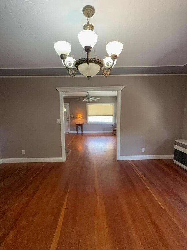 Building Photo - 5480 Live Oak Dr
