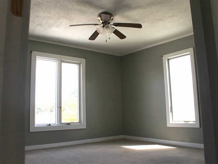 Living Room - 2403 N University St