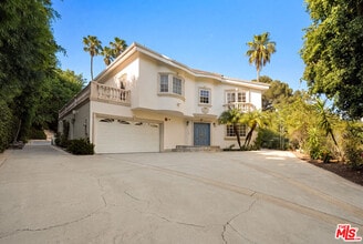 Building Photo - 1109 Pine Dr