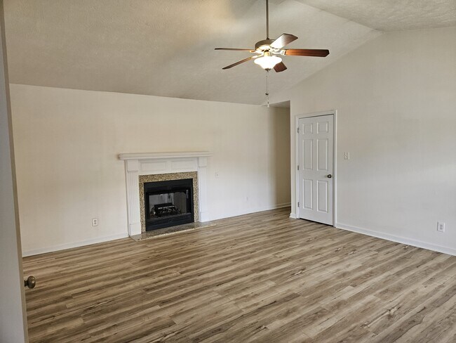 Building Photo - 908 Broadmore Dr