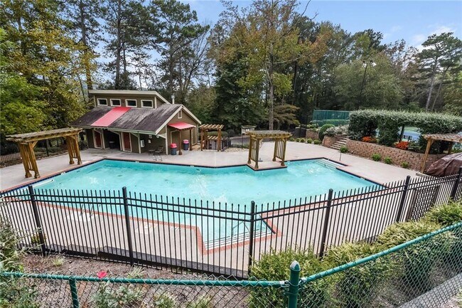 Building Photo - 501 Riverview Dr