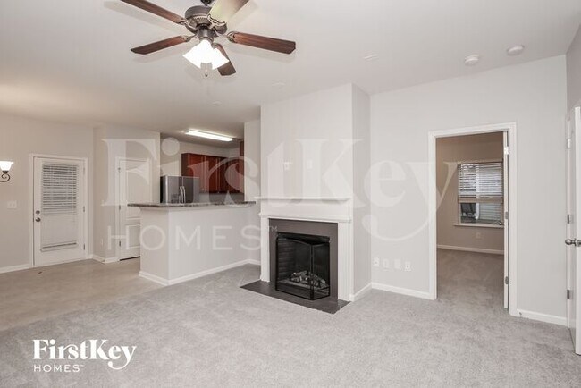 Building Photo - 884 Lobdale Falls Dr