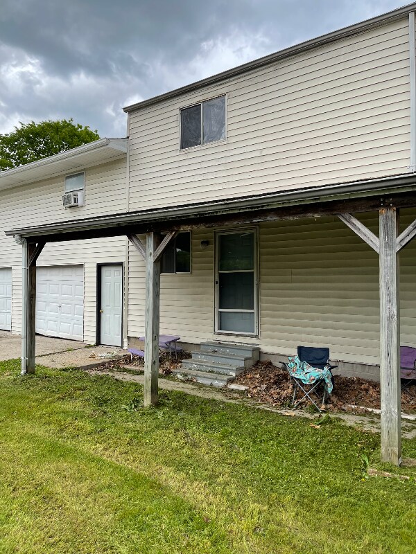 Building Photo - 3600 Falling Springs Rd