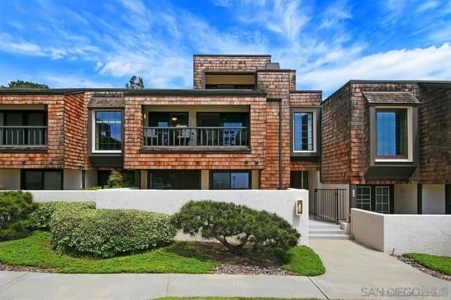 Building Photo - 2249 Del Mar Scenic Pkwy