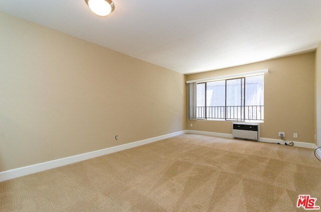 Building Photo - 10982 Roebling Ave