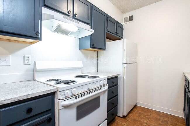Foto del edificio - 1800 E 1st St N
