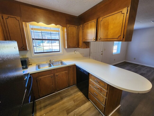 Building Photo - 2571 Green Oaks Ct SE