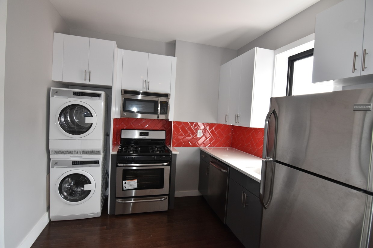 Primary Photo - 879 Bergen St