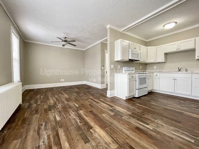 Building Photo - 1145 3rd St
