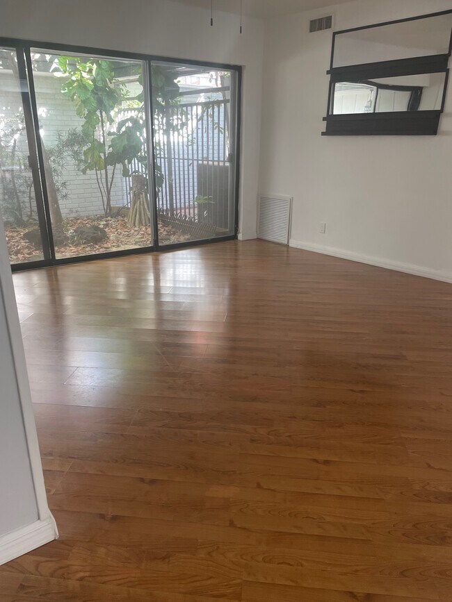 Foto del edificio - 6104 White Oak Ln