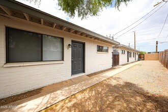 Building Photo - 1736 W Sherman St