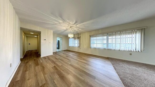 Foto del edificio - 8950 Park Blvd