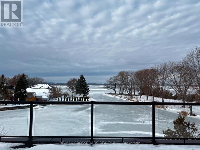 Building Photo - 602 Lake Dr S