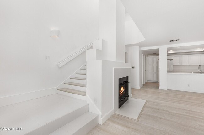 Foto del edificio - 4240 Lost Hills Rd