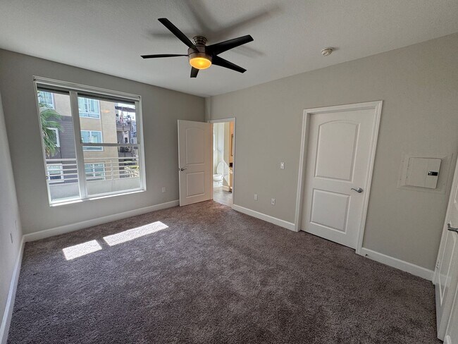 Interior Photo - Stadium House Apartments