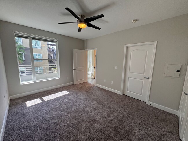 Interior Photo - Stadium House Apartments