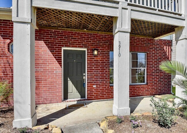 Foto del edificio - 3910 Mossy Pl Ln