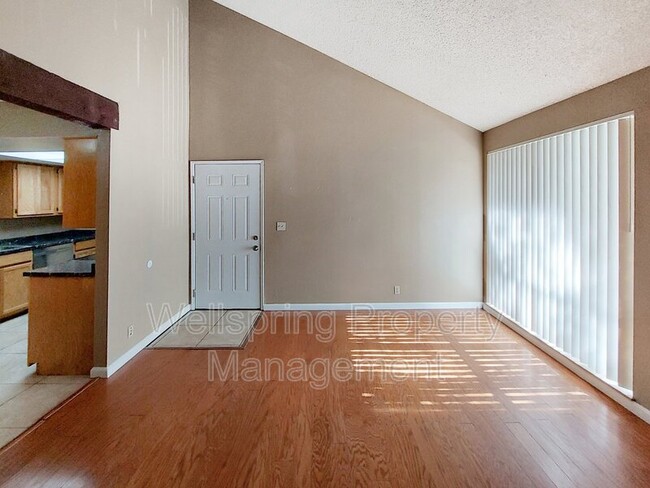 Foto del edificio - 730 N Sanders St