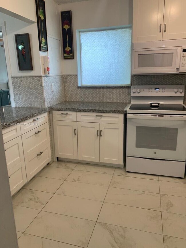 9140 Fontainebleau Blvd Unit 301, Miami, FL 33172 Condo for Rent in