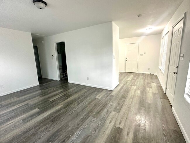 Building Photo - 746 Edgemont Ave