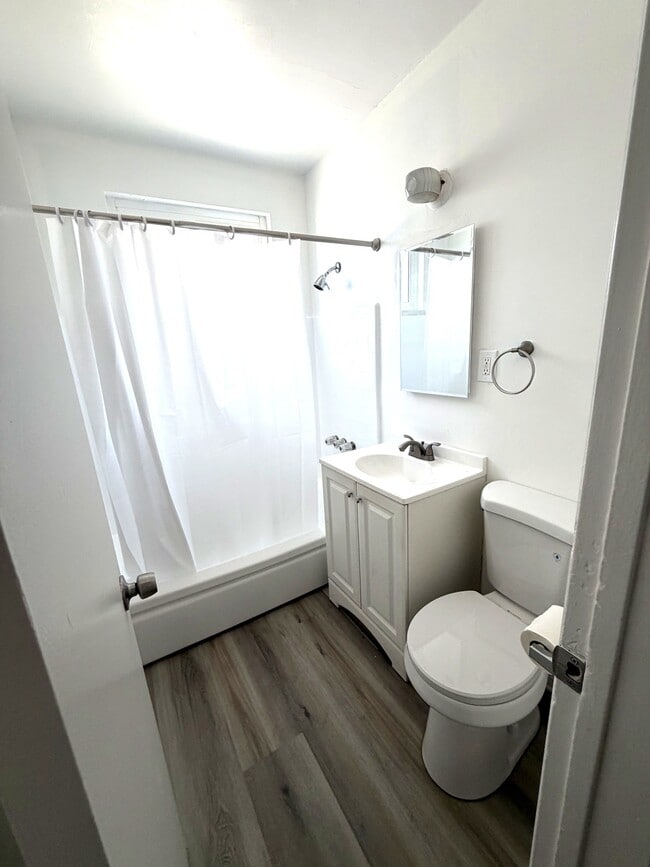 baño reformado - 7107 Coldwater Canyon Ave